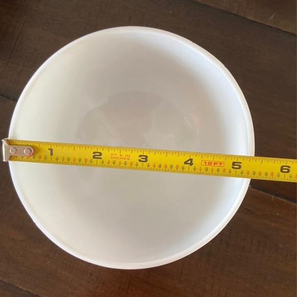 Milk Glass bowl - Picture 3 of 3